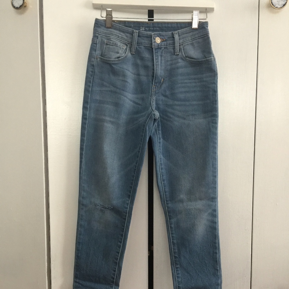 High-Waisted Levi Jeans